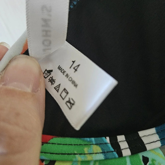 St. John's Bay Tropical Swimsuit Top Size 14 - Picture 9 of 12